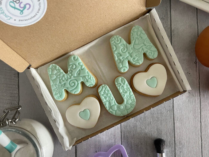 Green Happy Mothers Day Duo Letterbox Cookies with Hearts