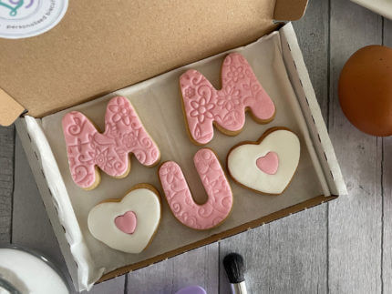 Pink Happy Mothers Day Duo Letterbox Cookies with Hearts