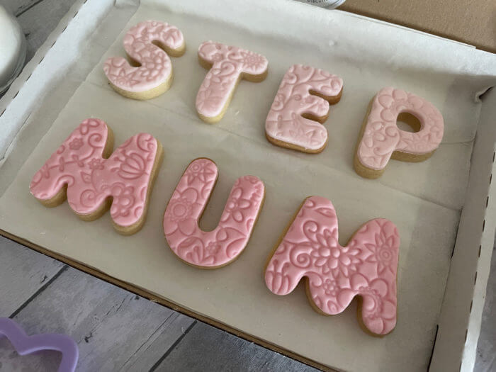 Step Mum Happy Mothers Day Pink Letterbox Cookies