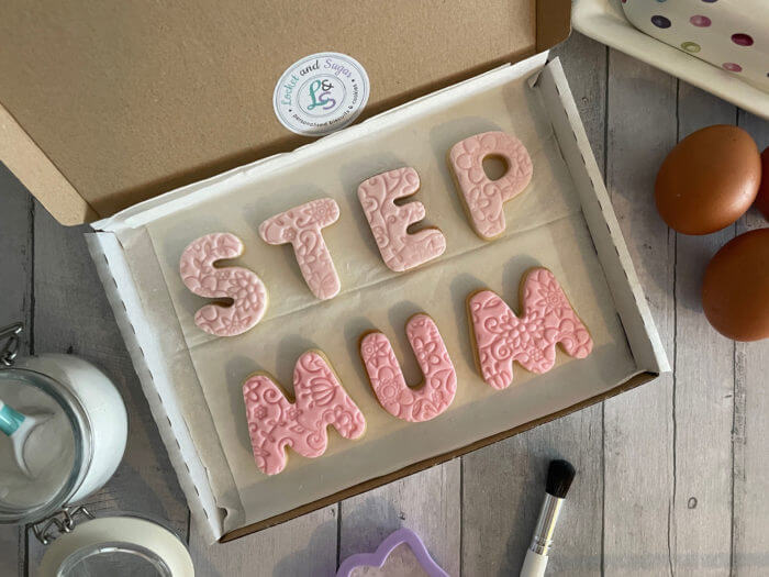 Step Mum Happy Mothers Day Pink Letterbox Cookies