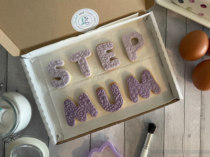 Step Mum Happy Mothers Day Purple Letterbox Cookies